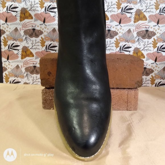 Clarks Black Leather Ankle Boot w/Chunky Heel Size 10 - Picture 4 of 8